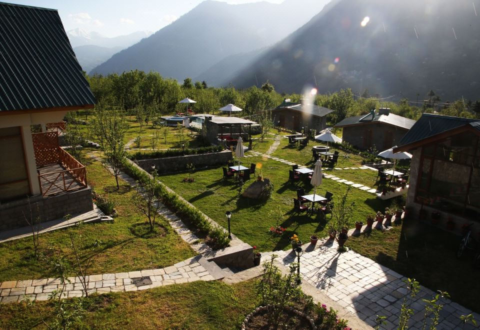 Larisa Resort Manali
