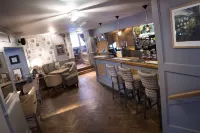 The County Hotel - С баром