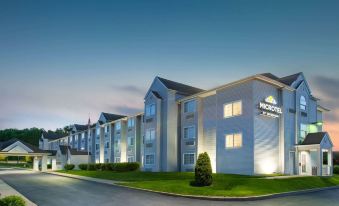 Microtel Inn & Suites by Wyndham Pittsburgh Airport