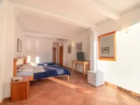 Levantin Inn One Third Room N2 Sea Side Hotel di 