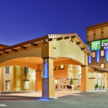 Holiday Inn Express & Suites WILLOWS by IHG