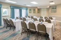 Holiday Inn Express & Suites Arcata/Eureka-Airport Area Hoteles en Blue Lake