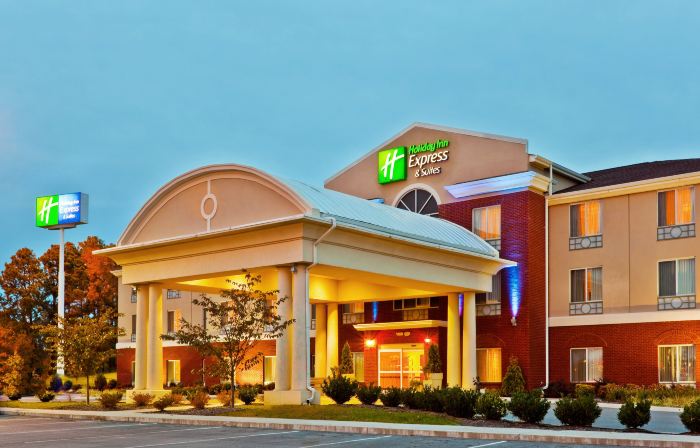 Holiday Inn Express & Suites DICKSON by IHG