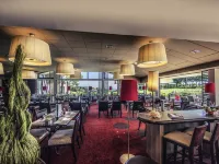 Hôtel Mercure Omaha Beach Hotels in Commes