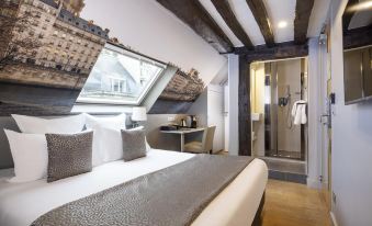 2. Hôtel Th..
