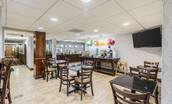 Quality Inn and Suites - Arden Hills