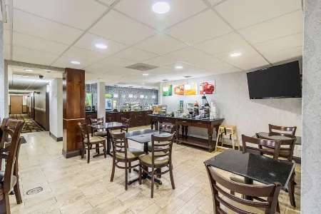 Quality Inn & Suites Arden Hills - Saint Paul North
