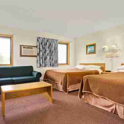 Travelodge by Wyndham Valleyfair Shakopee Rooms