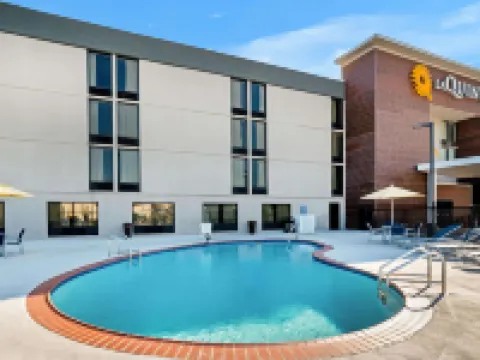 La Quinta Inn & Suites by Wyndham Columbus MS コロンバスのホテル