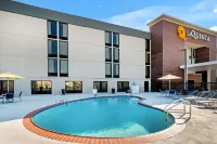 La Quinta Inn & Suites by Wyndham Columbus MS Hotels in Columbus