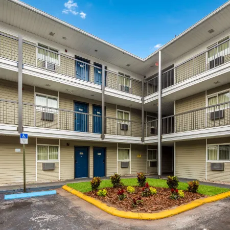Studio 6 Extended Stay - Jacksonville, FL - South