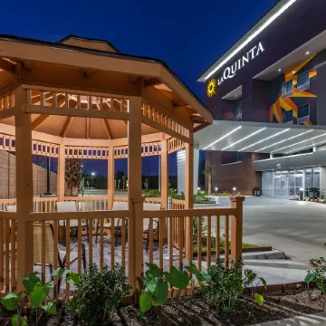 La Quinta Inn & Suites by Wyndham Houston East at Sheldon Rd