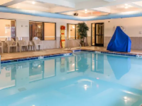 Comfort Suites Hotels in Wixom