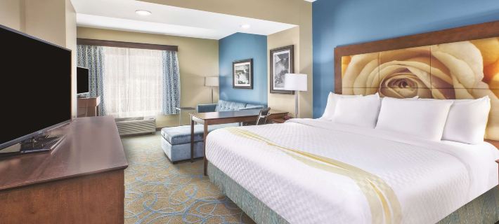 La Quinta Inn & Suites by Wyndham Niagara Falls Hotels in Niagara County