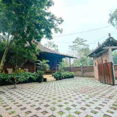 Ethnic Room at Omah Lumbung Bawean by Omah Bungah Hotel Exterior