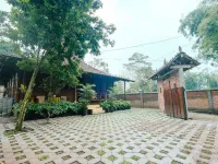 Ethnic Room at Omah Limasan by Omah Bungah Hoteles en Pakem