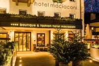 Boutique & Fashion Hotel Maciaconi - Gardenahotels Các khách sạn ở Santa Cristina in Val Gardena