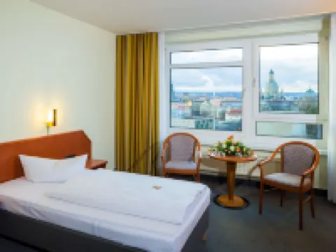 โรงแรมอัมแทร์ราสเซอนูเฟอร์ โรงแรมในเดรสเดิน