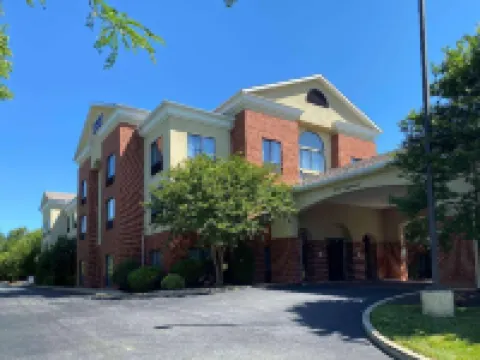 Holiday Inn Express Hotel & Suites Chestertown
