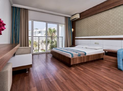 Golf Hotel Side