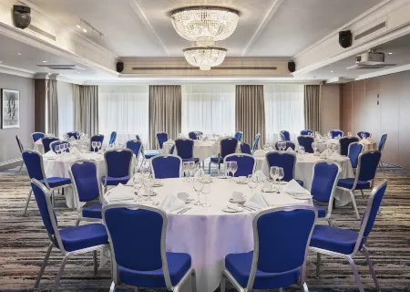 Leonardo Hotel Cheltenham Отели в г. Ли