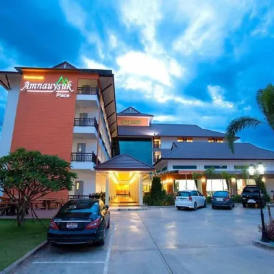 Amnauysuk Hotel Các khách sạn gần Chùa Nong Wang