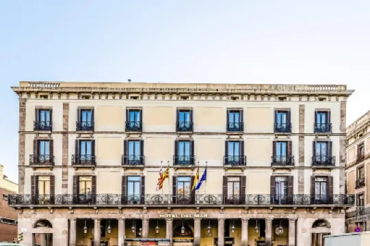 德馬酒店 鄰近巴塞隆拿塔海灘的酒店