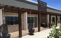 Tropical Mar Hotel