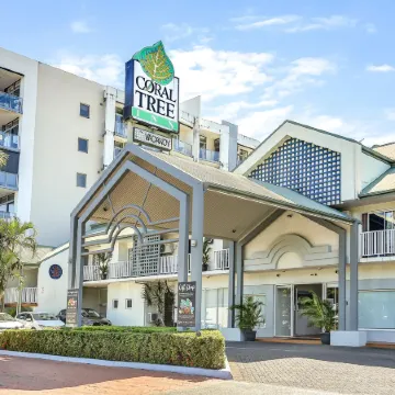 Coral Tree Inn Отели в г. Кэрнс