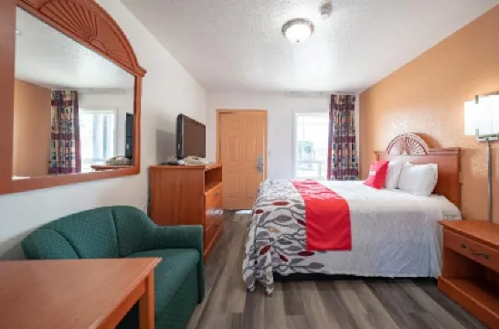 Budget Inn Madras by OYO โรงแรมใกล้ทัลซา เรซเวย์ พาร์ค
