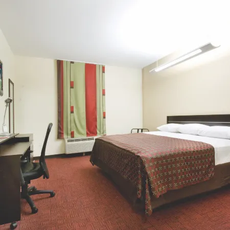 Red Roof Inn & Suites Beaumont