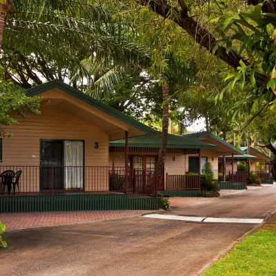 Cairns Sunland Leisure Park Hotels near Silky Oak Court Park