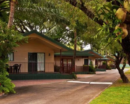 Cairns Sunland Leisure Park Hotels in Manoora