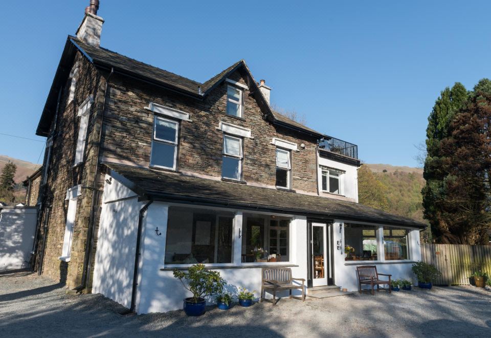 레이크 뷰 컨트리 하우스의 호수가 보이는 아름다운 전경