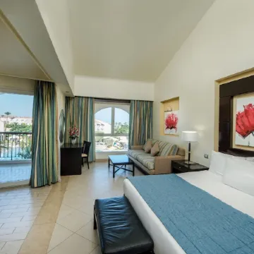 Reef Oasis Blue Bay Resort & Spa Отели рядом с достопримечательностью «Dessole Nesco Waves»