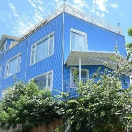 Warm House Hostel