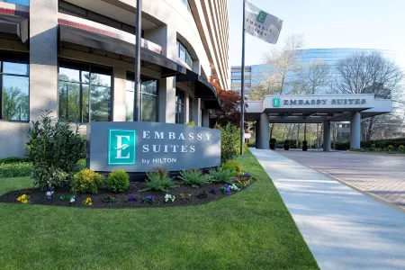 Embassy Suites by Hilton Bethesda Washington DC Отели рядом с достопримечательностью «Beanstalk»