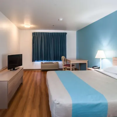 Motel 6 Seaside, or Hotels near Coaster Theatre