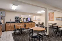 Super 8 by Wyndham Lincoln North - sarapan