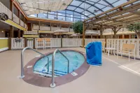 Best Western Plus Dubuque Hotel  Conference Center - Hot Tub