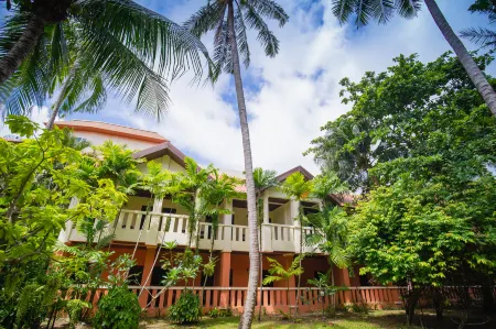 Phuket Leelavadee Hua Ting Resort
