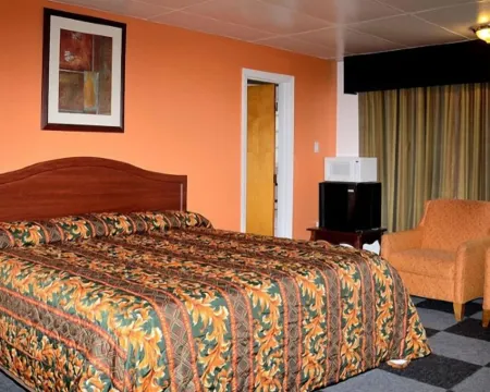 The Cardinal Inn Hotels in Luray