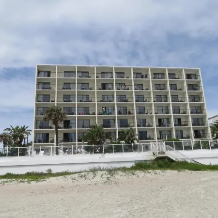 Days Inn by Wyndham Daytona Oceanfront