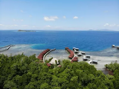 Korpak Villa & Resort Raja Ampat Hotel dekat Toko Asri