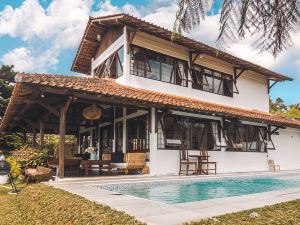 Villa Art Hill - A Little Bali in PUNCAK