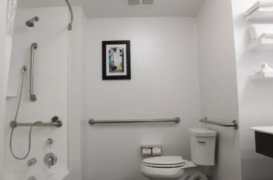 Hampton Inn & Suites Los Angeles/Hollywood Отели рядом с достопримечательностью «Парамаунт пикчерс студио торс»