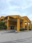 Days Inn & Suites by Wyndham Mobile Hotels in Tillmans Corner
