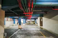 Empress Hotel Makassar City Center by Life - parking