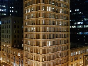 Staypineapple, An Iconic Hotel, the Loop Chicago