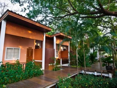 Tree House Hotel Hotels near Wat PA Ming Mueang